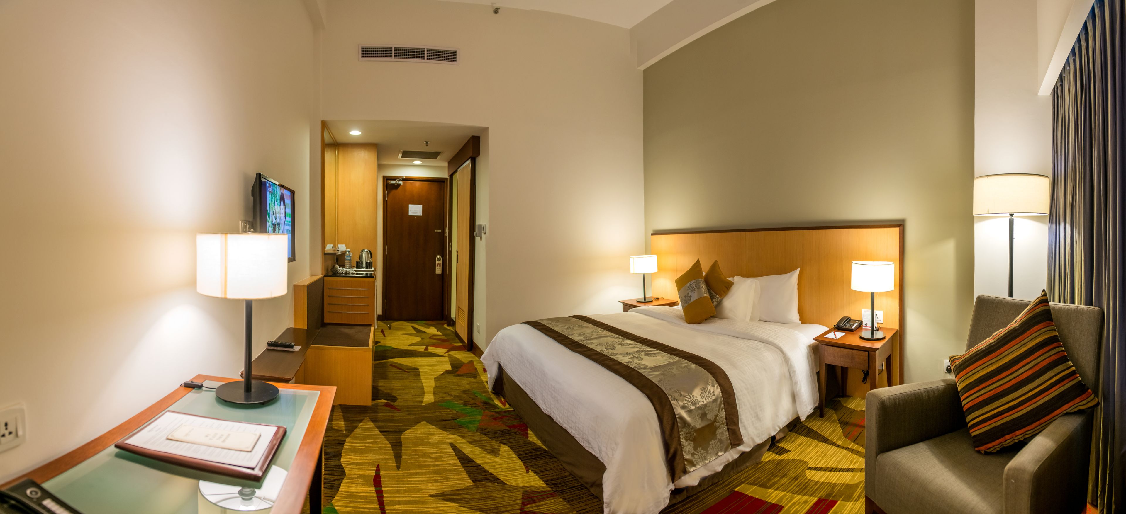 premier single room | 1 bedroom, in-room safe, desk, blackout curtains