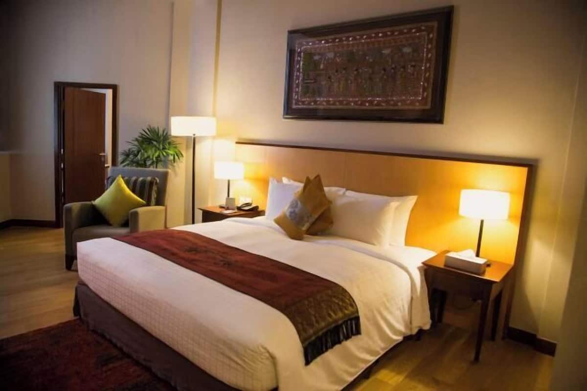 1 bedroom, in-room safe, desk, blackout curtains