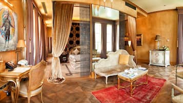 Suite (Nurbanu Sultan) | Living area