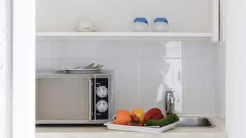 Căn hộ Tiêu chuẩn, 1 phòng ngủ | Bàn, bộ trải giường, đồng hồ báo thức