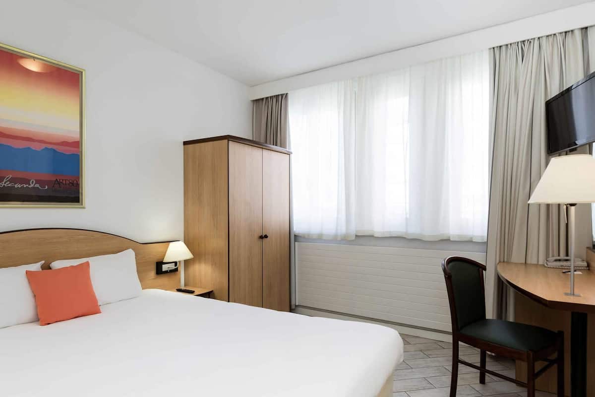 Standard-Apartment, 1 Schlafzimmer | Schreibtisch, Bettwäsche, Wecker