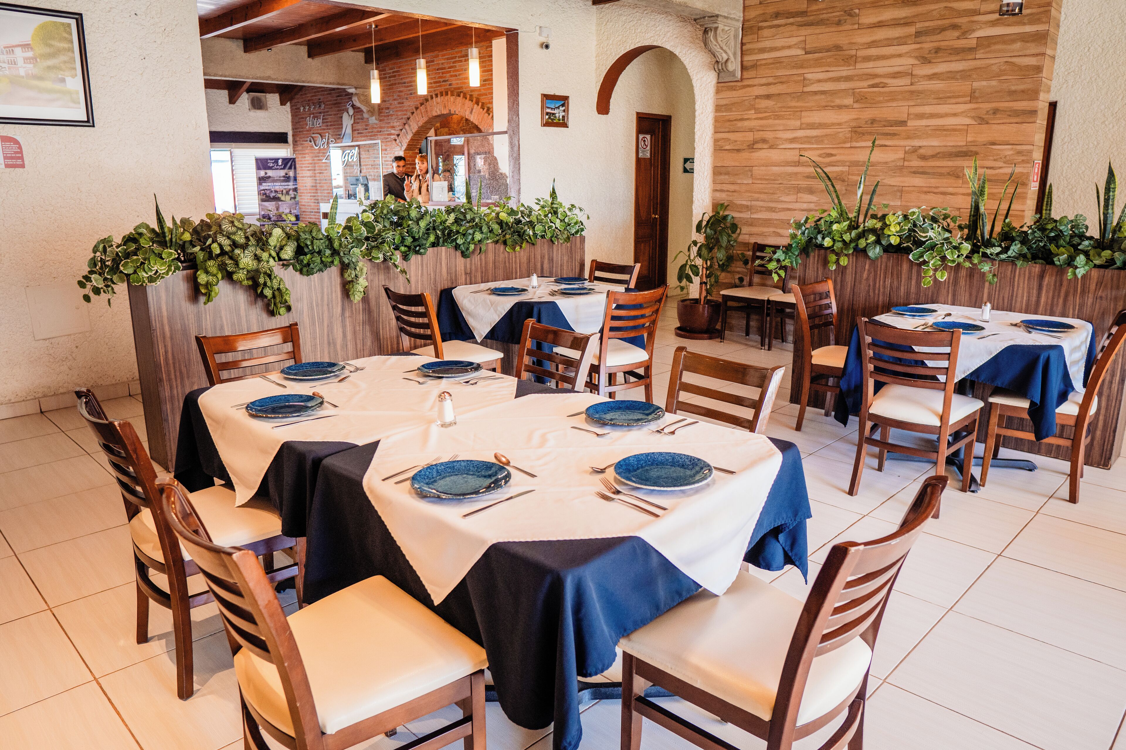 breakfast, lunch, dinner served; international cuisine