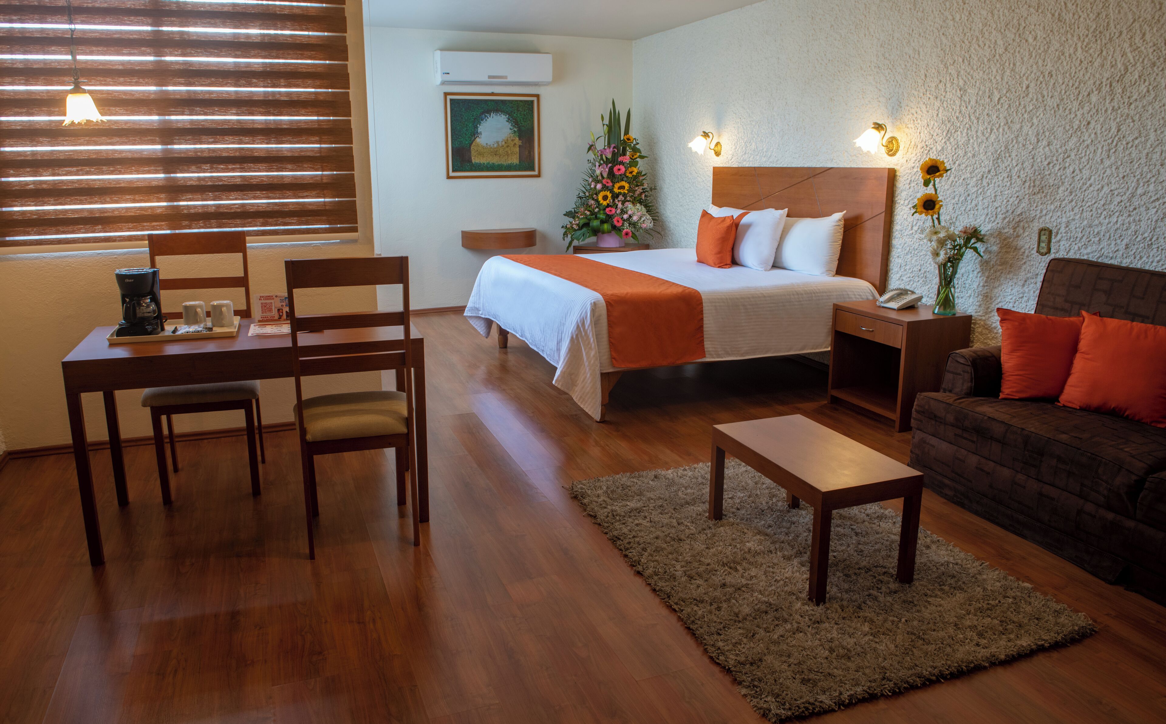 junior room, 1 king bed | living area | 32-inch flat-screen tv with cable channels, tv