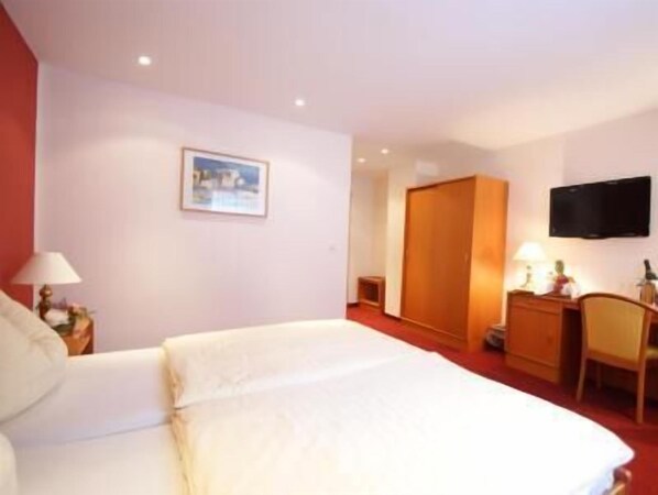 低刺激性寝具、セーフティボックス (室内)、デスク、WiFi (無料)