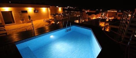 Indoor pool, seasonal outdoor pool, sun loungers