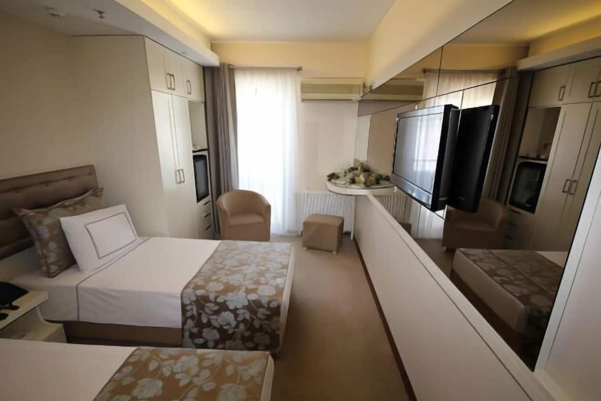Minibar, in-room safe, soundproofing, iron/ironing board