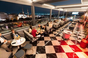 2 bars/lounges - Hotel Grand Washington (Istanbul)