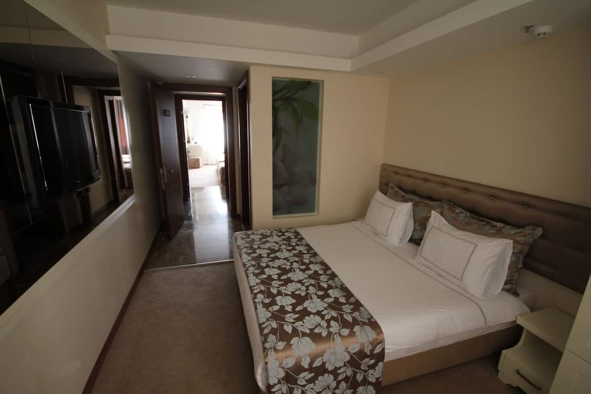 Connecting Family Rooms
