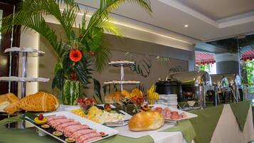 Petit déjeuner buffet compris tous les jours