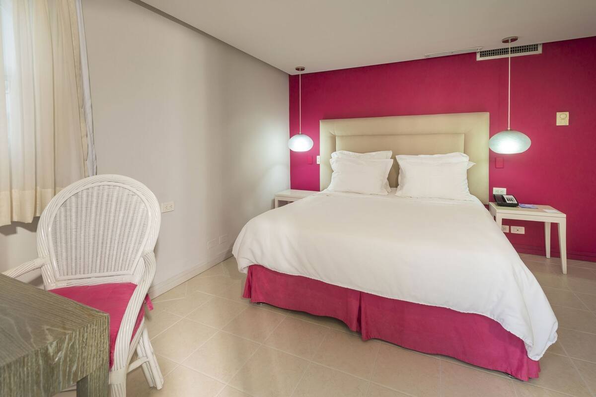 Premium bedding, minibar, in-room safe, iron/ironing board