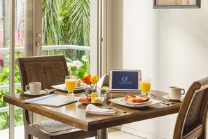 In-room dining - Country International Hotel (Barranquilla)