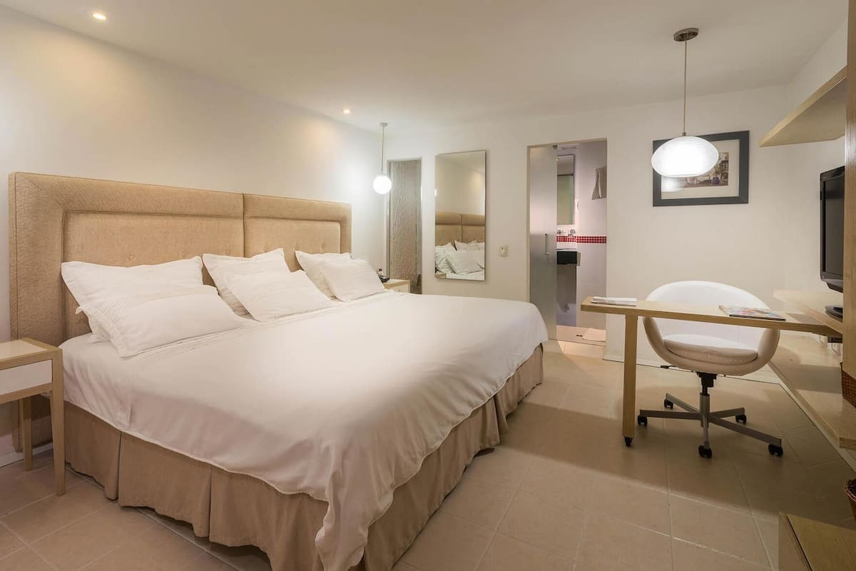 Premium bedding, minibar, in-room safe, iron/ironing board (on request)