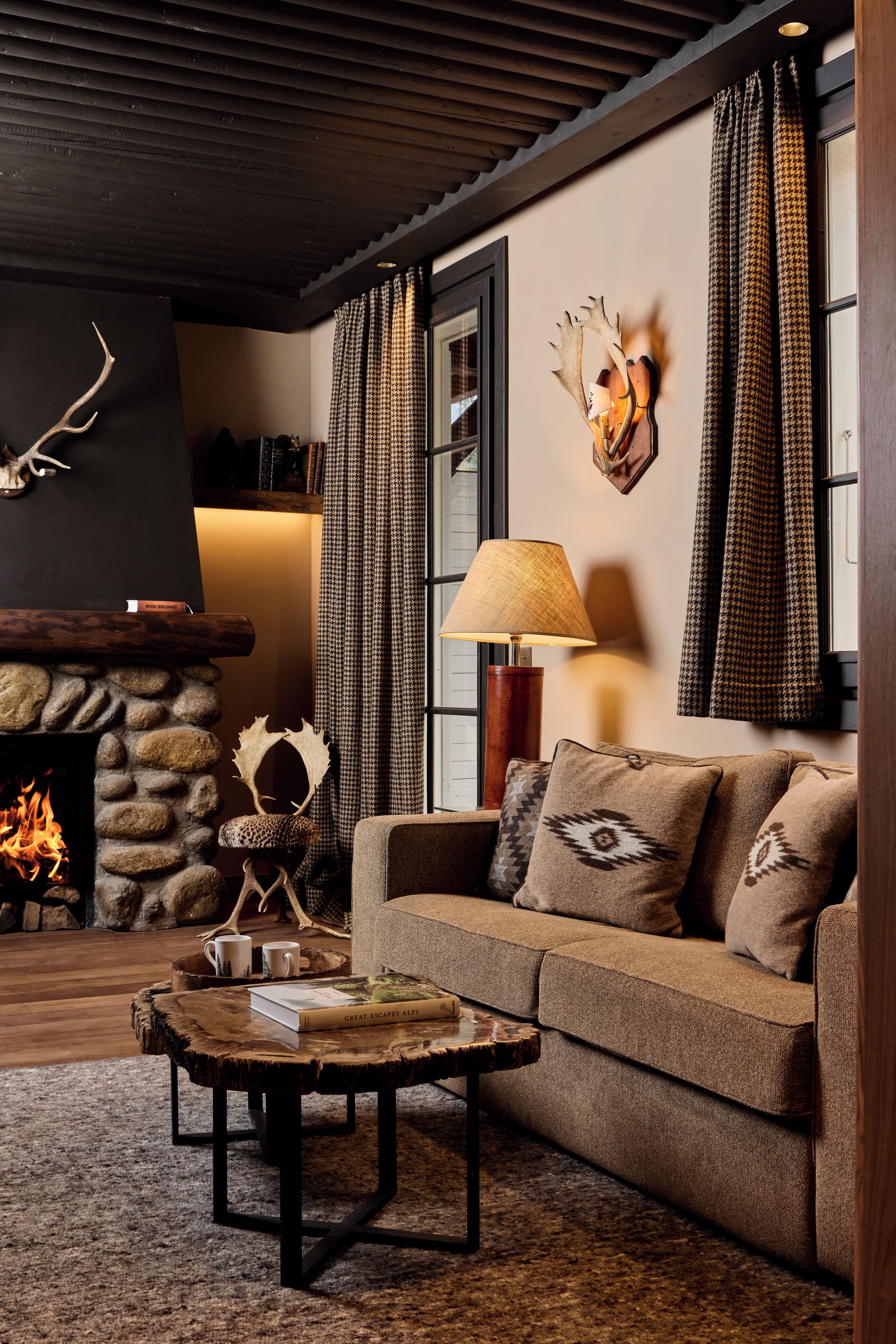 executive suite (with nordic bath) | living area | flat-screen tv