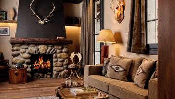 Executive Suite | Living area | Flat-screen TV