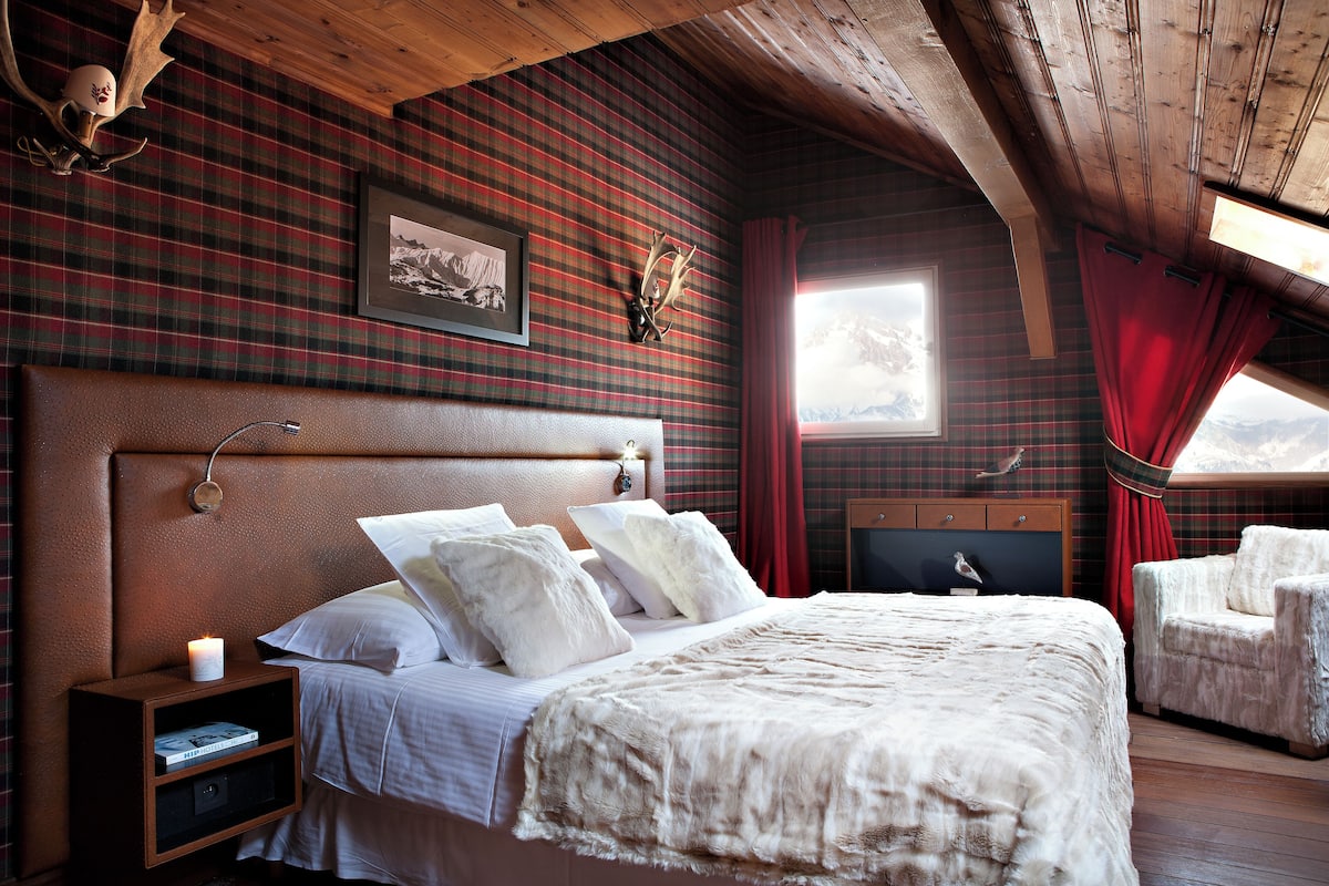 Junior Suite | 1 bedroom, premium bedding, minibar, in-room safe