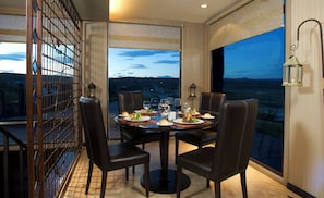 Frühstück und Abendessen, Blick aufs Meer