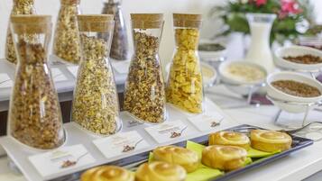 A buffet table with various food items and labels.