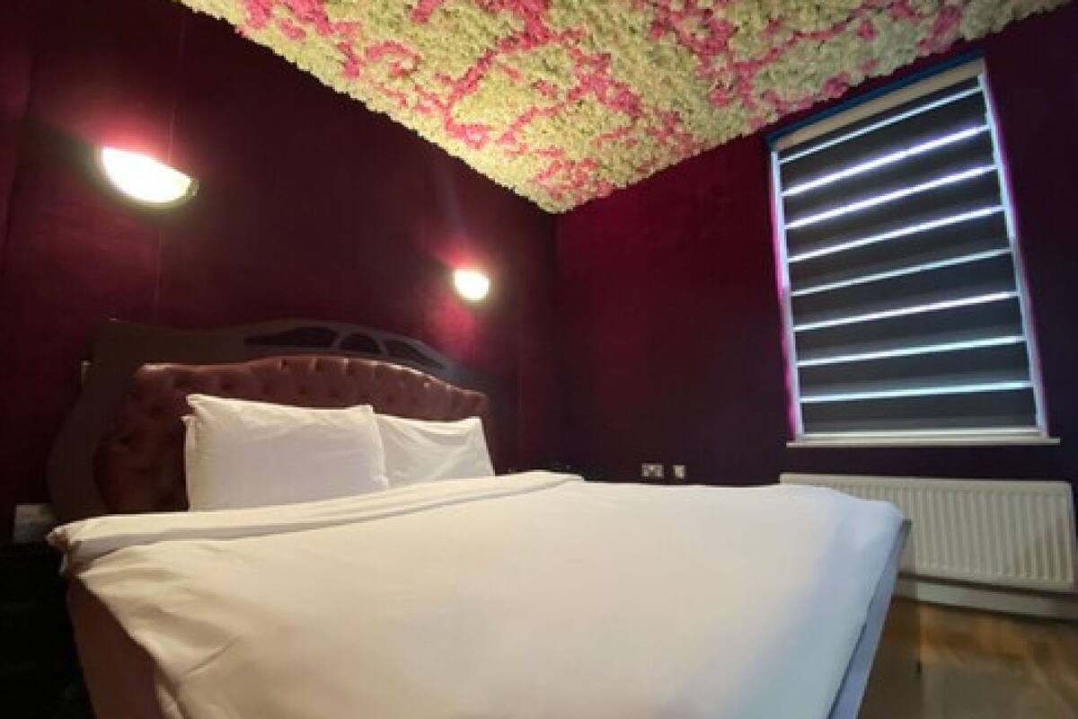 Superior Double Room | Individually decorated, individually furnished, desk, iron/ironing board