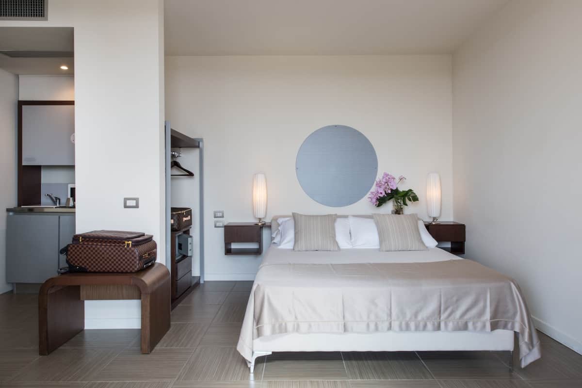 Premium bedding, minibar, in-room safe, desk