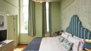 Deluxe Room | 1 bedroom, Egyptian cotton sheets, premium bedding, in-room safe