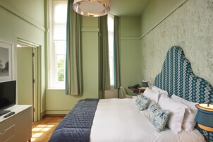 Deluxe Room | Egyptian cotton sheets, premium bedding, in-room safe