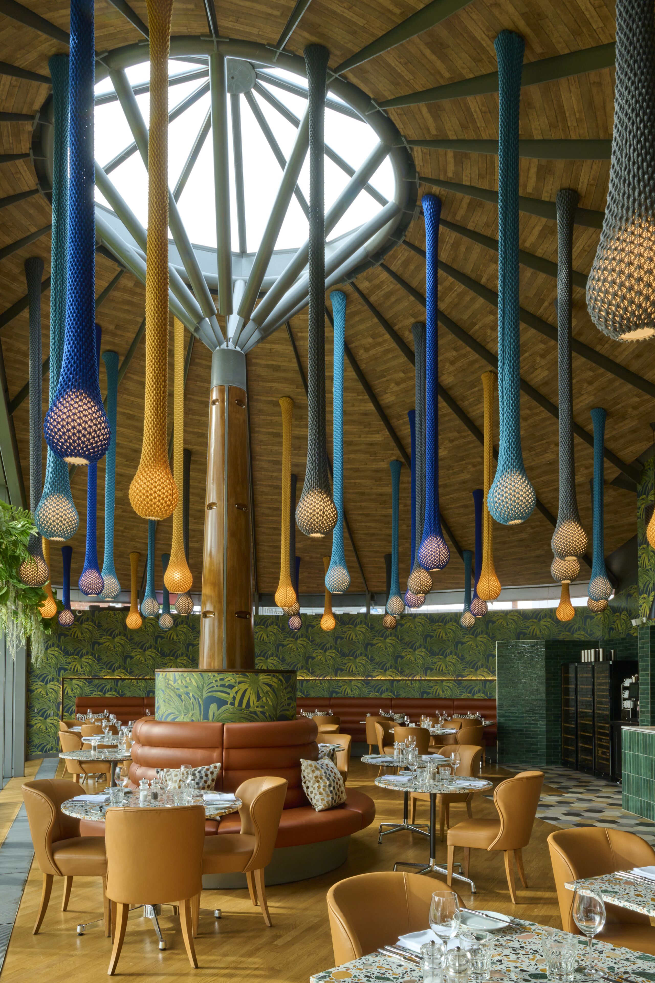 تقديم الإفطار والغداء والعشاء