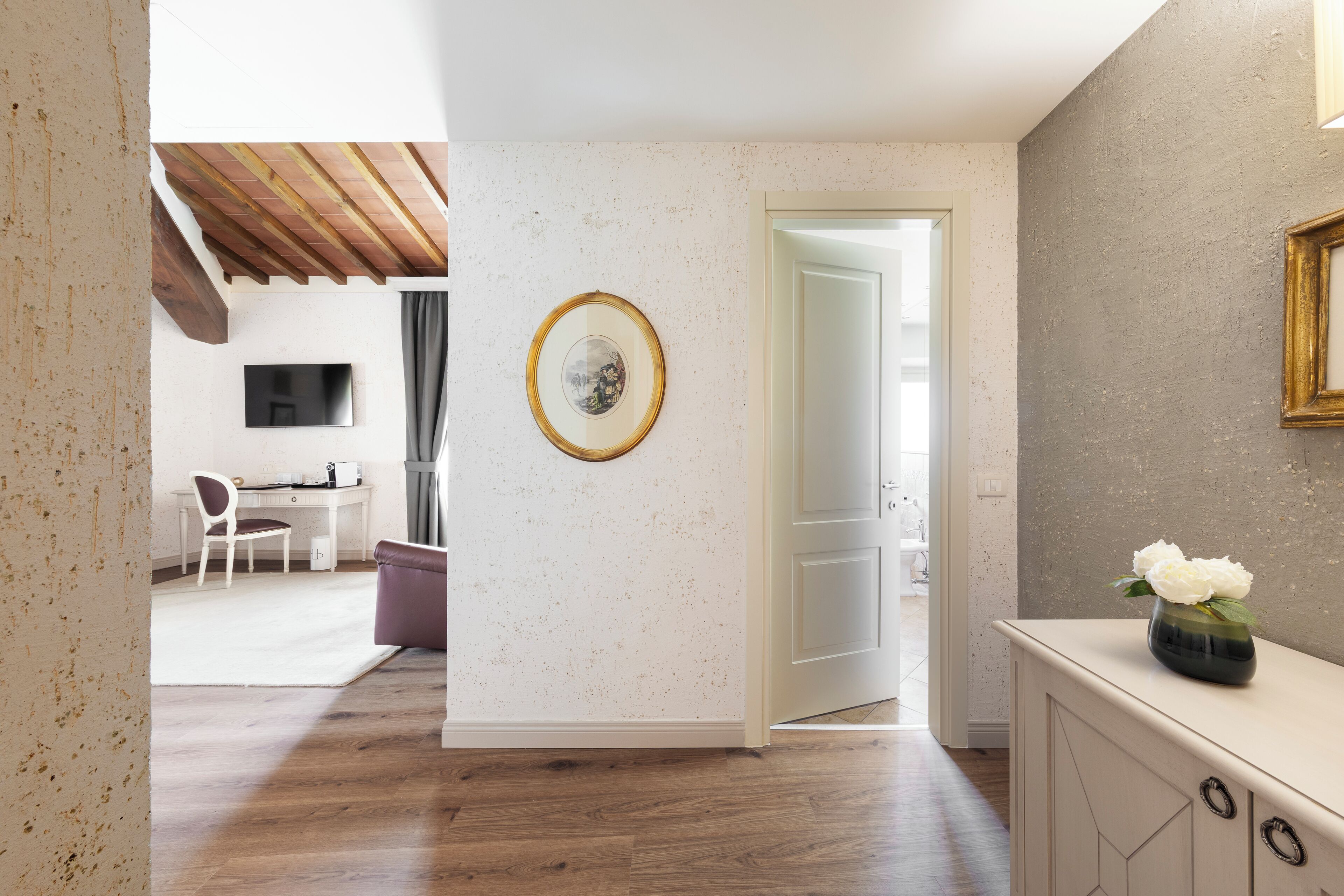 junior loft | 2 bedrooms, down duvets, minibar, in-room safe