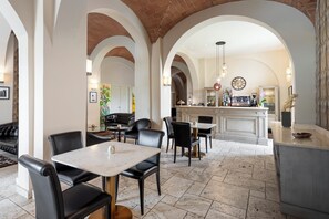 Aperto a colazione e a cena