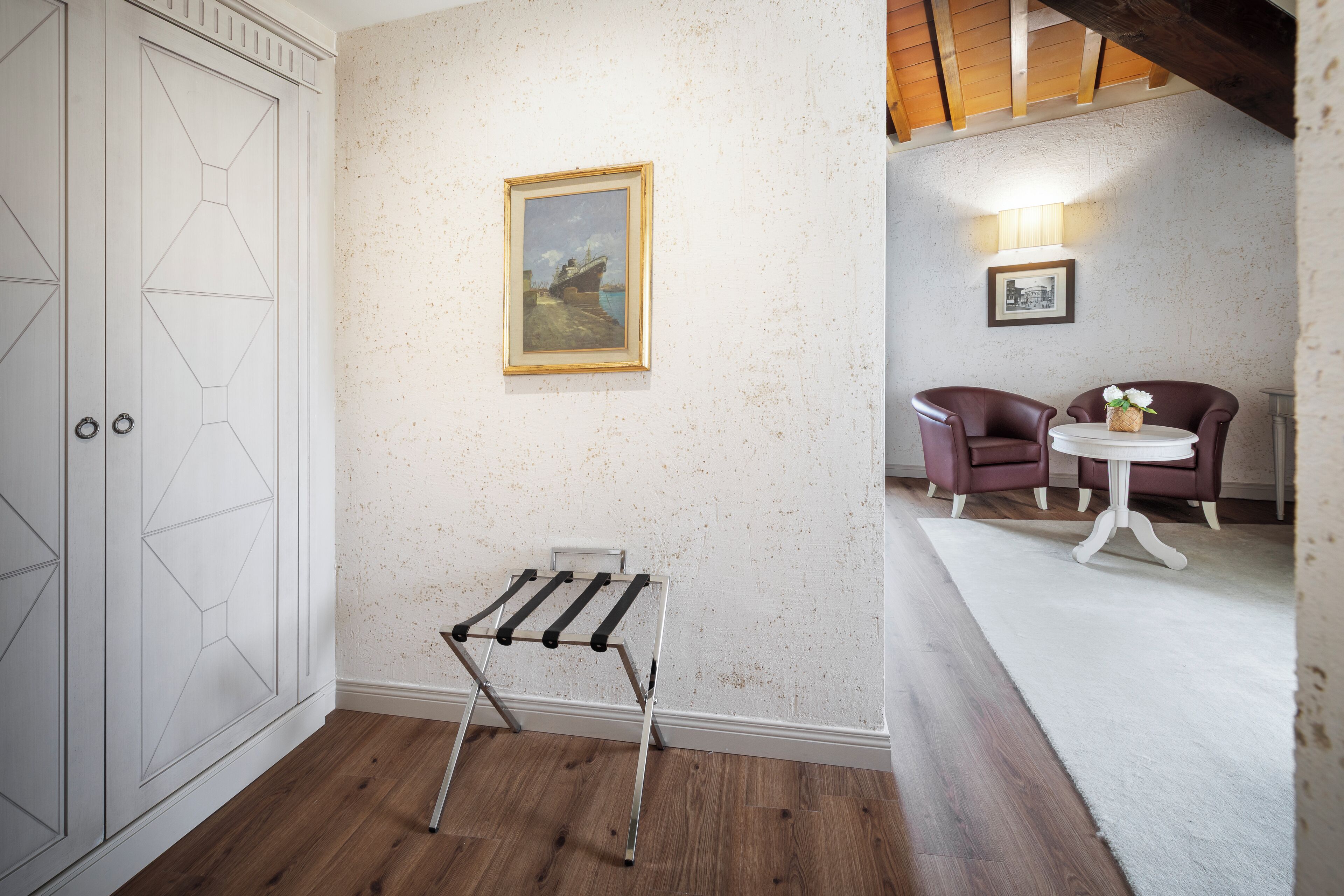 junior loft | 2 bedrooms, down duvets, minibar, in-room safe