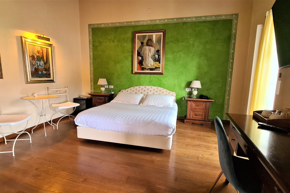 double room | 1 bedroom, premium bedding, down duvets, minibar