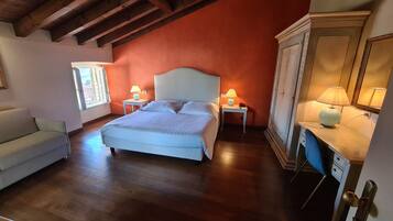 Habitación doble Deluxe | Ropa de cama de alta calidad, edredón y minibar