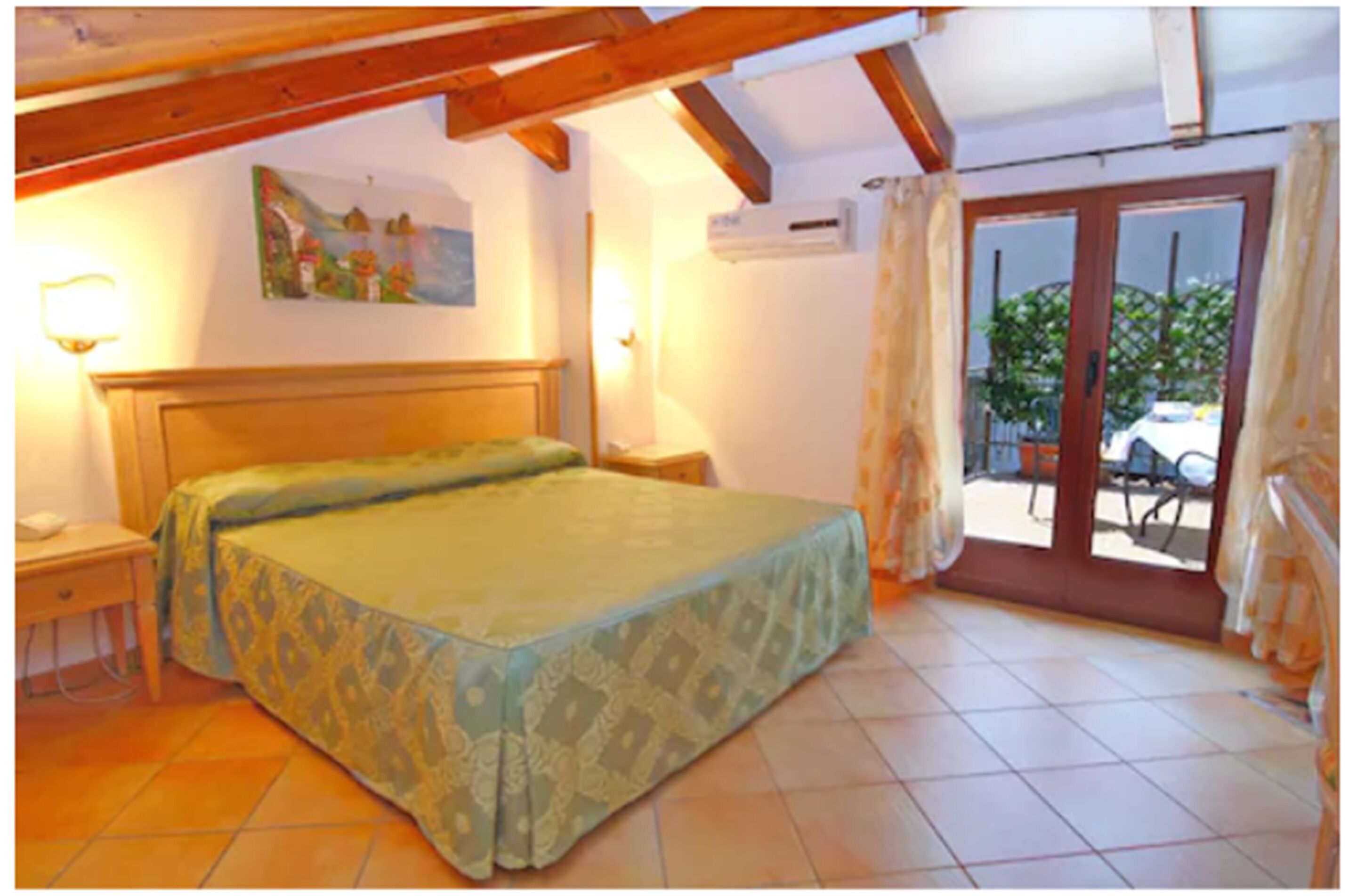 triple room | in-room safe, individually furnished, desk, laptop workspace