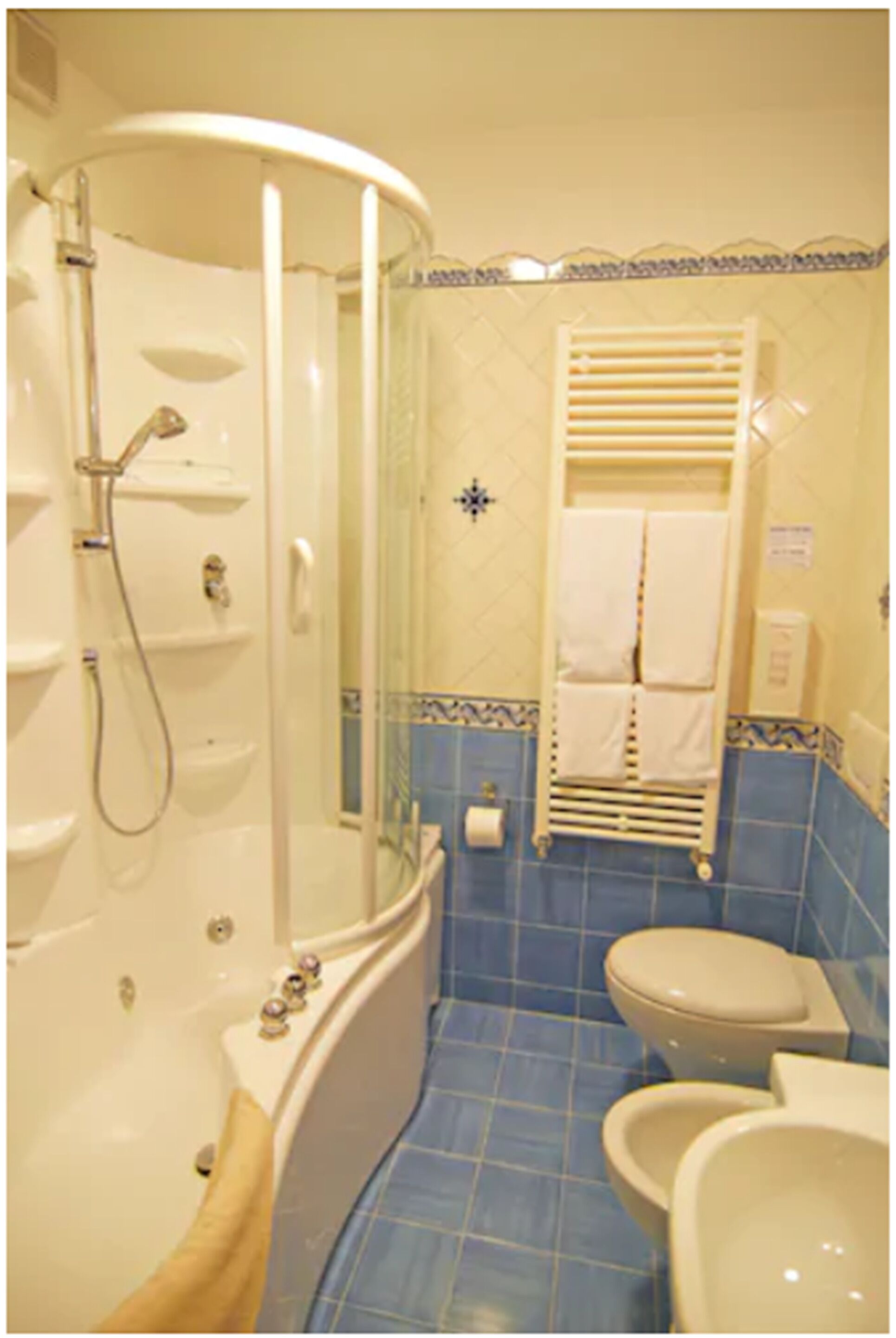 superior double or twin room, jetted tub | bathroom | free toiletries, hair dryer, bidet, towels