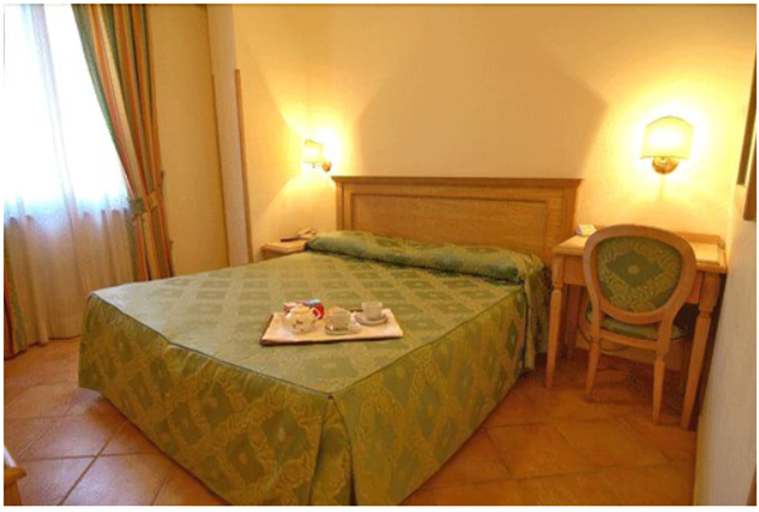 double room single use, 1 queen bed | in-room safe, individually furnished, desk, laptop workspace