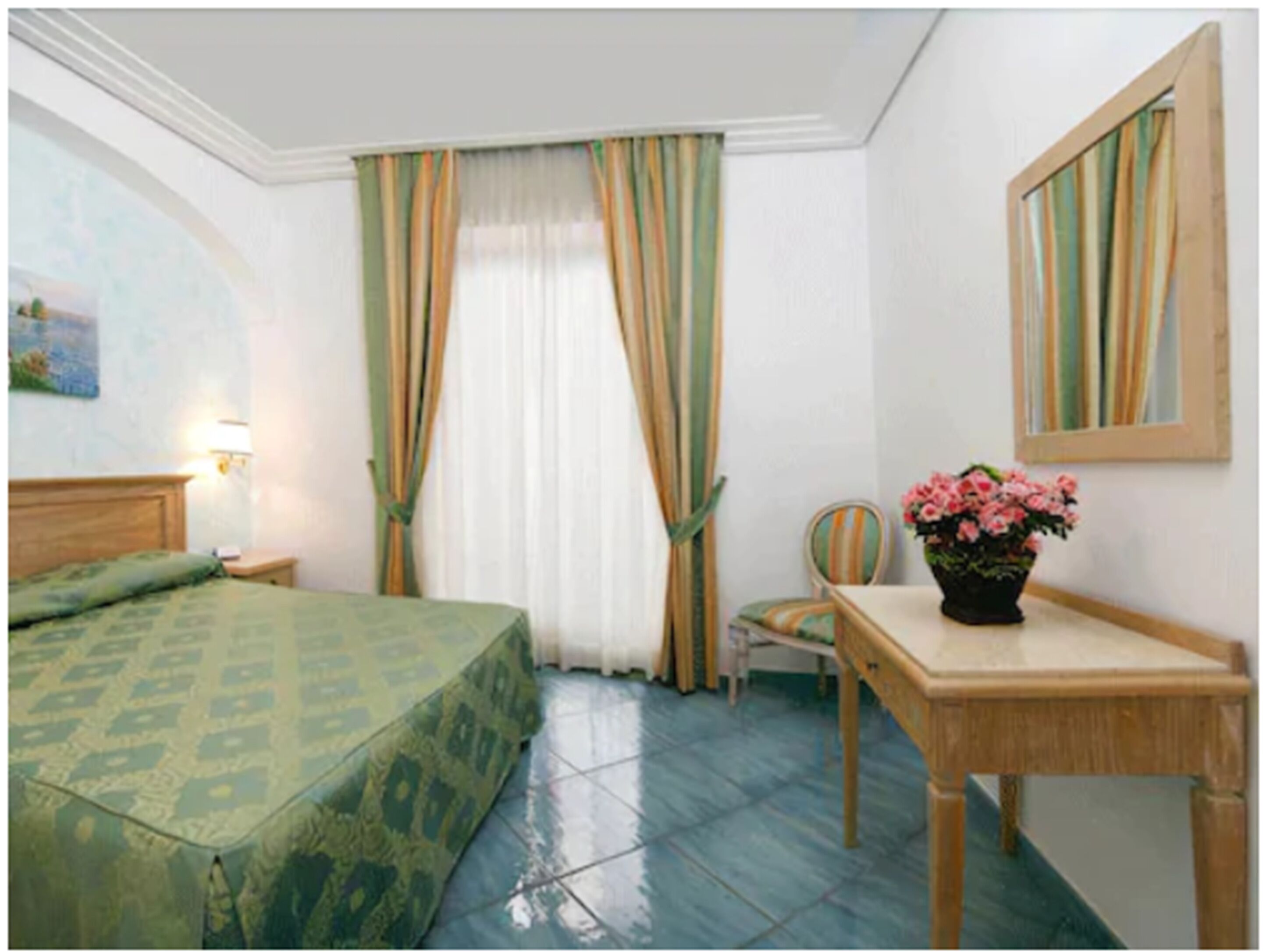 standard double room, 1 queen bed | in-room safe, individually furnished, desk, laptop workspace