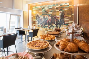 包含每日自助早餐