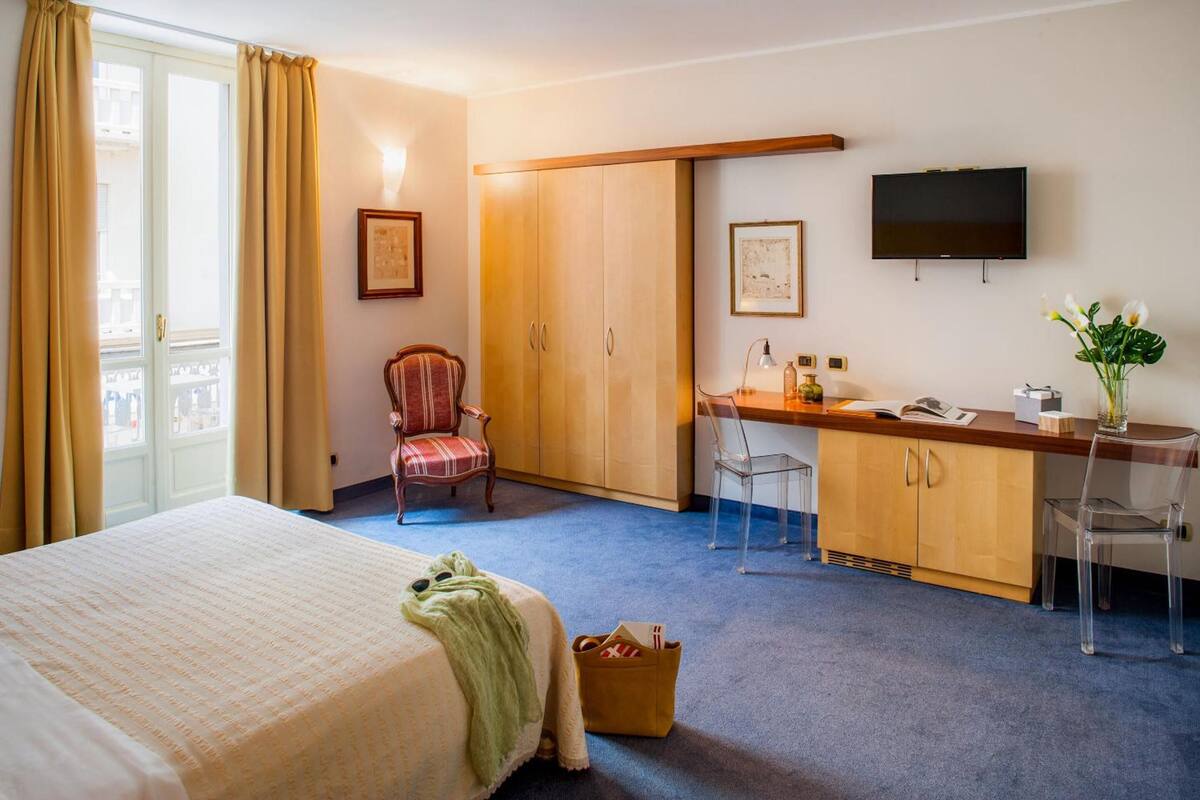 down duvets, minibar, desk, laptop workspace