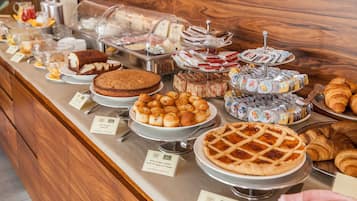 Free daily buffet breakfast