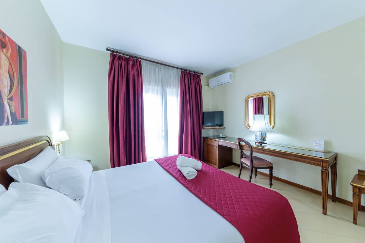 Standard Double Room, Sea View | Minibar, desk, laptop workspace, free WiFi