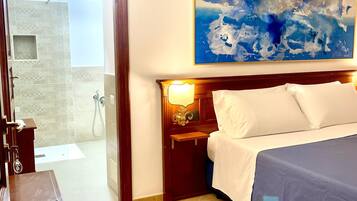 Quarto casal ou duplo standard | Frigobar, cofres nos quartos, escrivaninha, quartos à prova de som