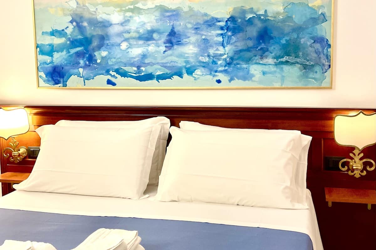 double room, patio | 1 bedroom, minibar, in-room safe, desk