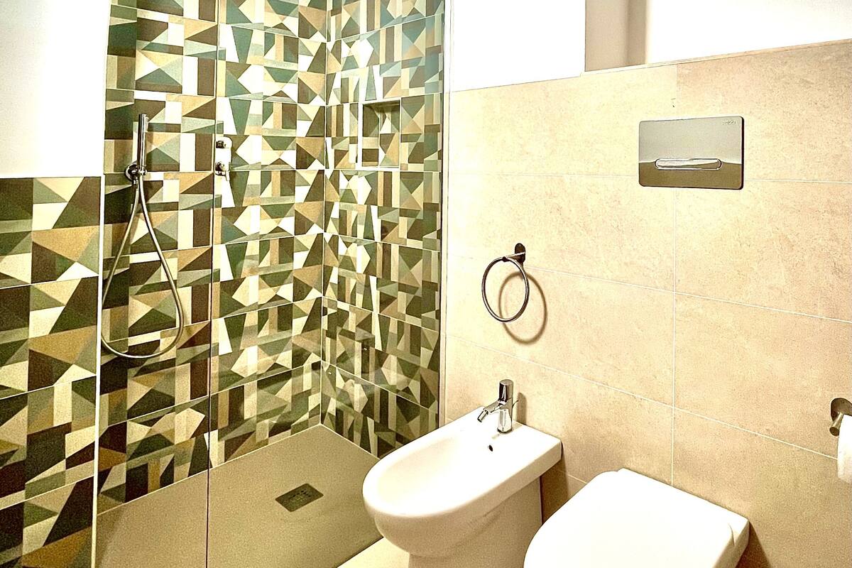 deluxe quadruple room, patio (castle view) | bathroom | shower, free toiletries, hair dryer, towels