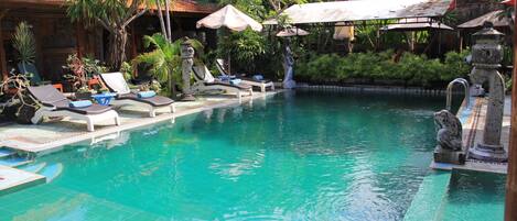 Outdoor pool, pool loungers