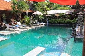 Outdoor pool, pool loungers