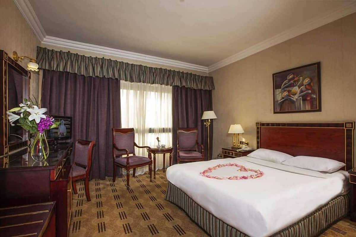 Minibar, in-room safe, blackout curtains, WiFi