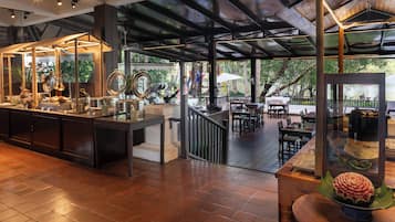 Daily full breakfast (THB 350 per person)