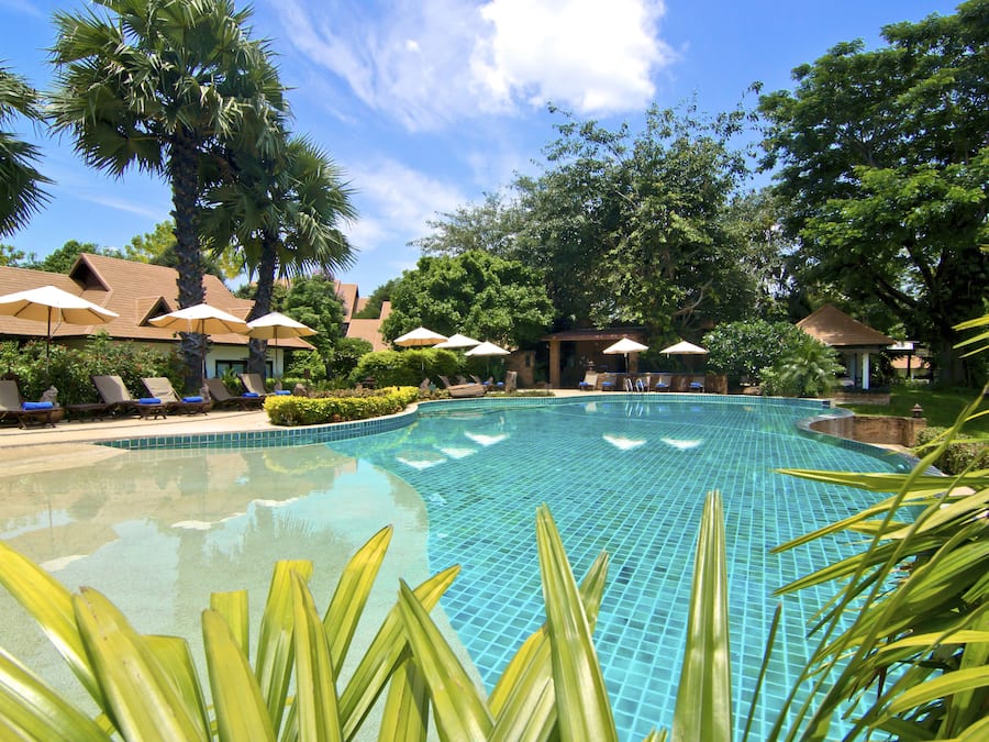 Una piscina al aire libre (de 06:00 a 19:00), sombrillas, tumbonas