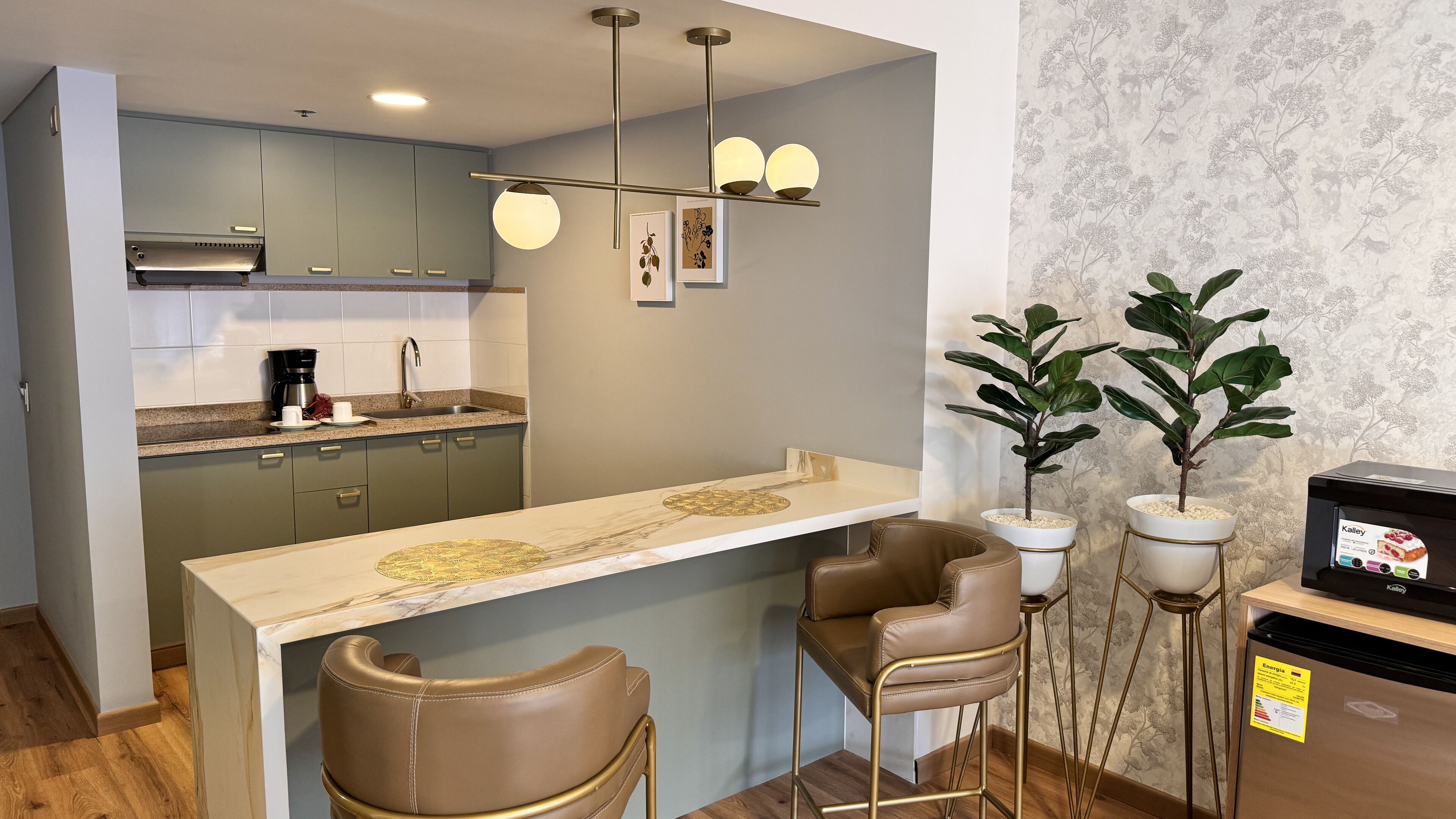 Safe på rommet, individuelt innredet og skrivebord