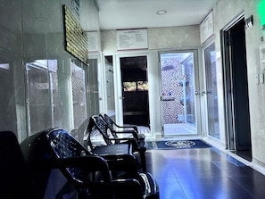 Sauna, hot tub, steam room, massages