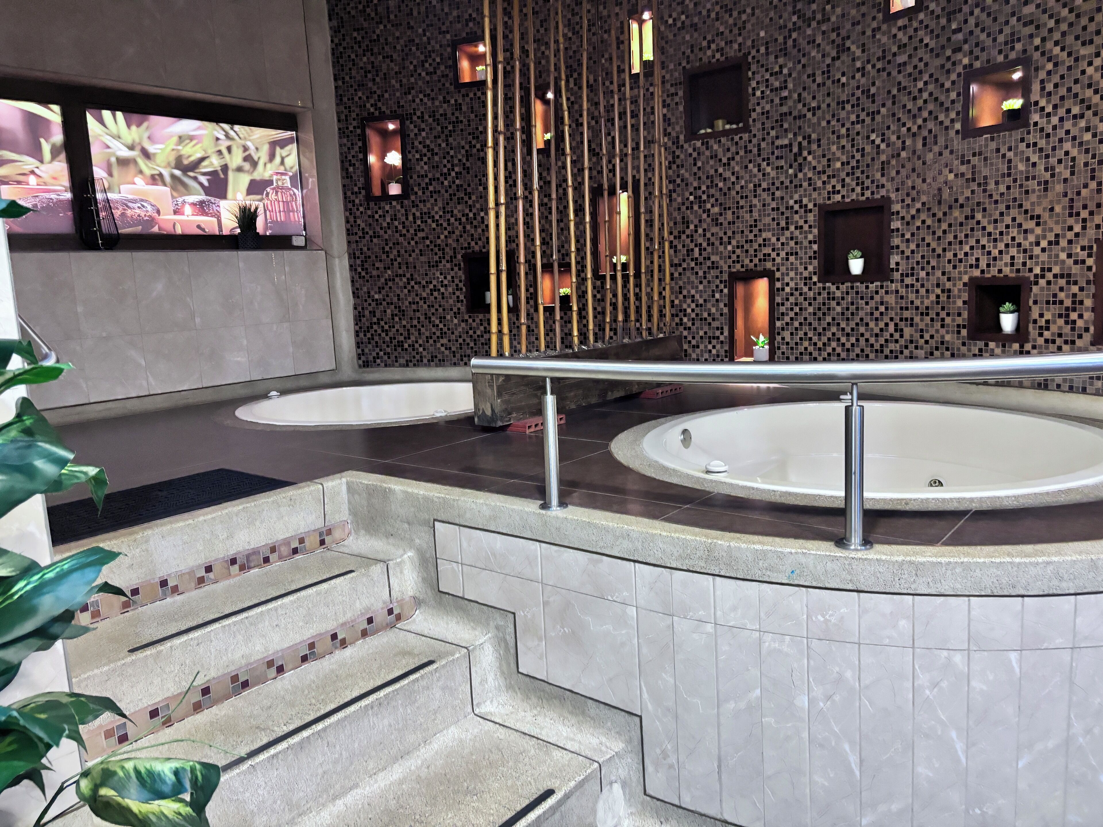 sauna, hot tub, steam room, massages